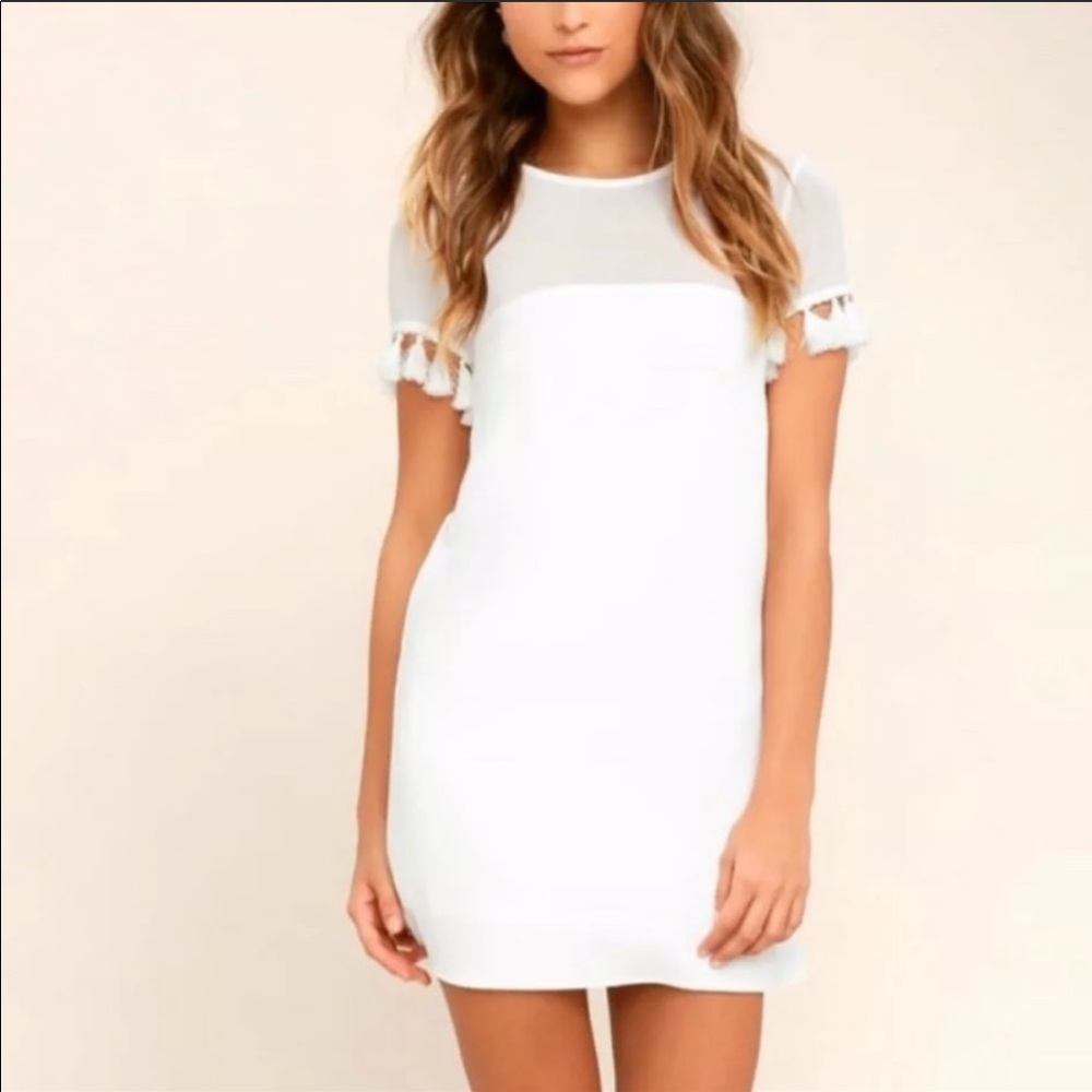 NWT Lulu’s white tassel sleeve shift dress